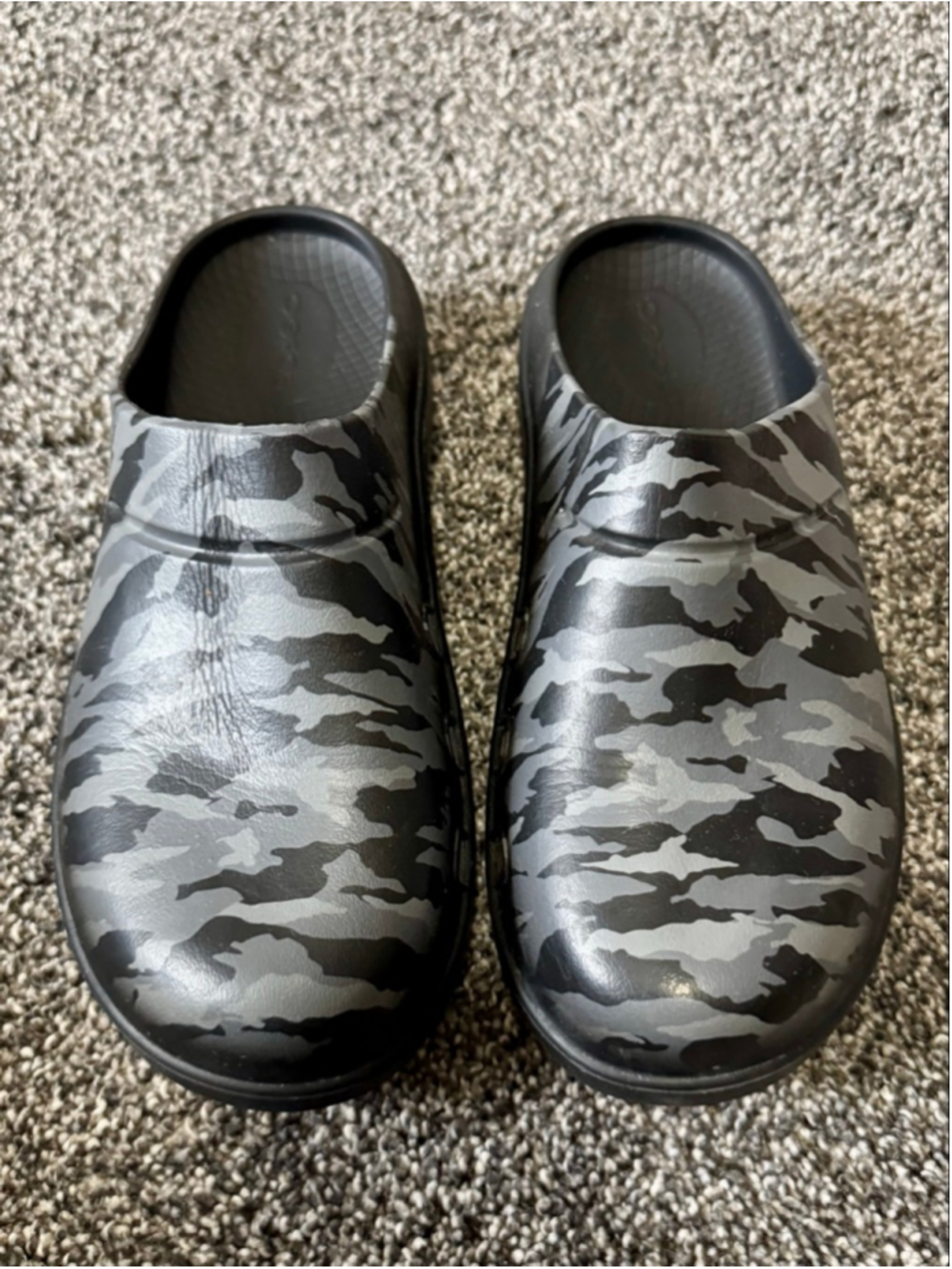 Women's OOFOS OOCloog Clogs Size 7 Black Gray Camo
